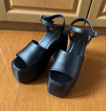 EMODA 탱크 힐 샌들 22,5cm