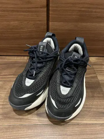 라코스테 블랙 스니커즈 24.5cm
