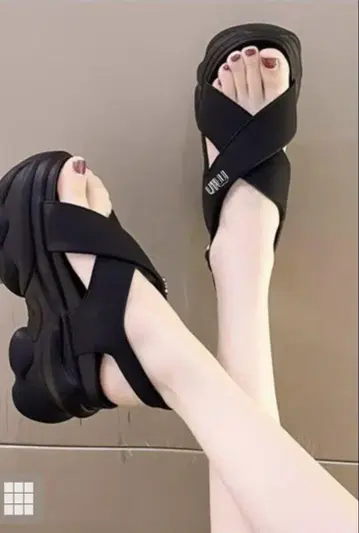 GRL 메탈 로고 크로스 스트랩 통굽 샌들 zr1211 새상품 블랙