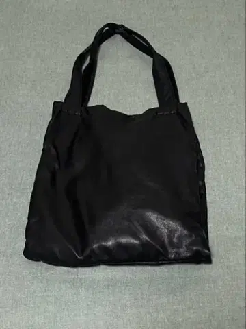 블랙 합성 피혁 토트백
