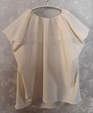 hinari 턱 벌룬 실루엣 블라우스 베이지