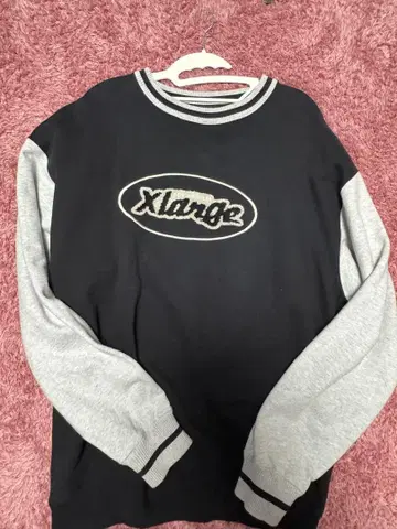 Xlarge 로고 자수 크루넥 트레이닝복