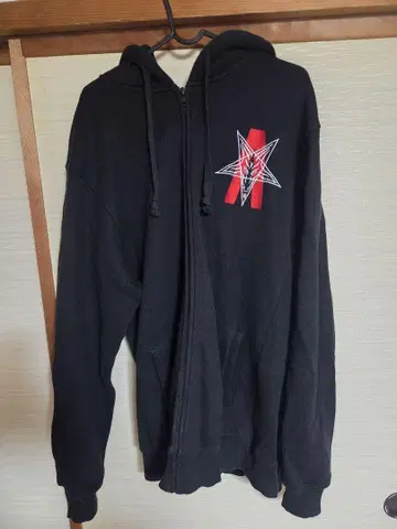 blackScale 후드티