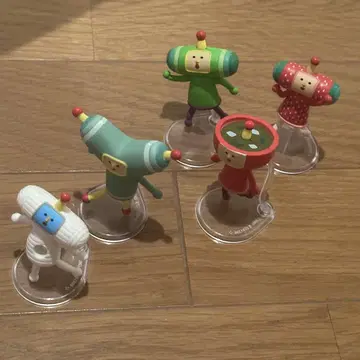 카타마리 다마시라면 나란히 있습니다.