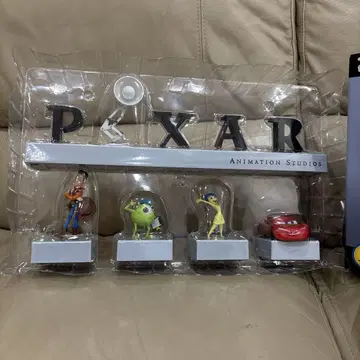 PIXAR 캐릭터 및 PIXAR 로고 피규어 세트