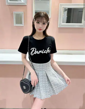 다리치 자수 펄 티셔츠