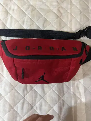 JORDAN 레드 바디백 점프맨 로고