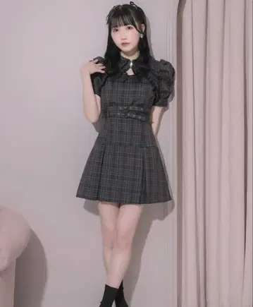 pium 더블 벨트 컷 아웃 원피스 블랙 체크 시착만 한 상품