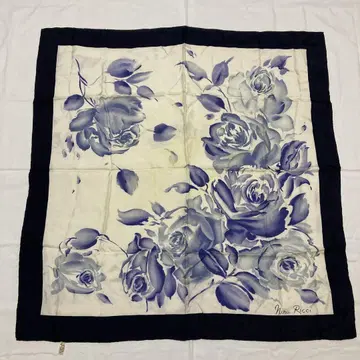 Nina Ricci 꽃무늬 스카프 니나리치 플라워 프린트 스카프