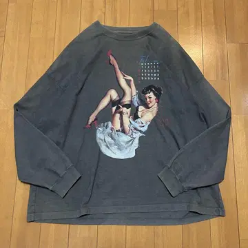 다이라쿠 20AW 핀업 걸 롱 슬리브 티셔츠