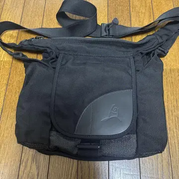 블랙 메쉬 숄더백