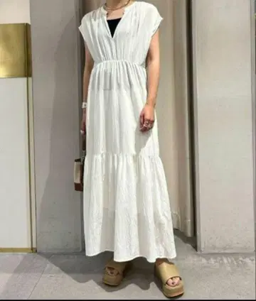 시너리 프렌치 슬리브 티어드 드레스 흰색 화이트 롱 원피스