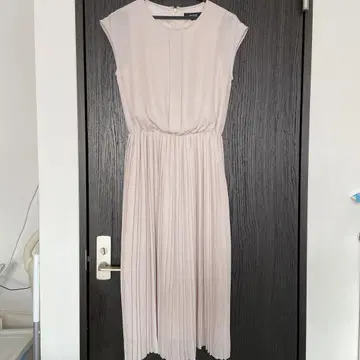 UNTITLED 언타이틀 시어 조젯 슬리브리스 원피스 안감