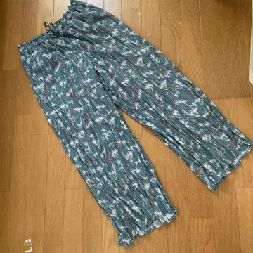호코모모라! 고양이 패턴 플리츠 와이드 팬츠