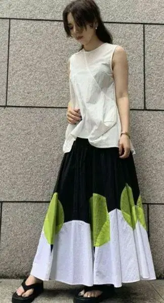 UN3D 서클 플레어 스커트