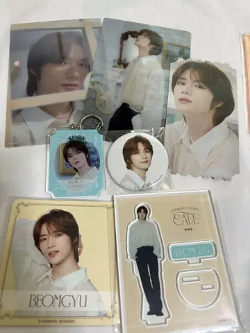 TXT 봄규 투바 카페 아크릴 스탠드
