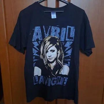 AVRIL LAVIGNE 블랙 스타 투어 티셔츠 M 사이즈