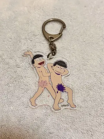 오소마츠 6쌍둥이 아크릴 키링 옷 갈아입기 파라다이스