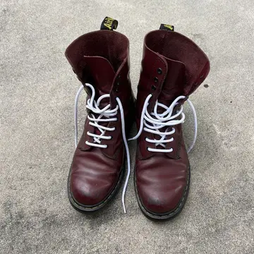 Dr. Martens 버건디 워크 부츠