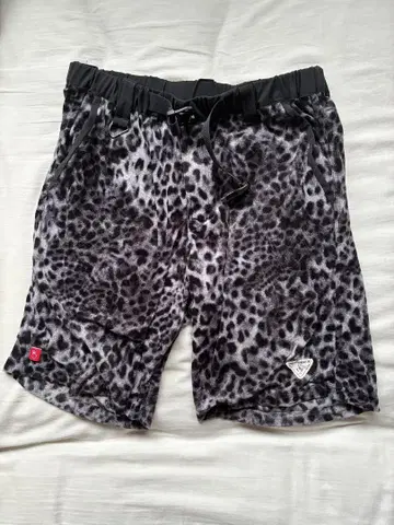 VIRGO WEARWORKS 레오파드 무늬 숏 팬츠