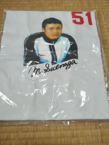 M. Suenaga 사인 포함 티셔츠 51번