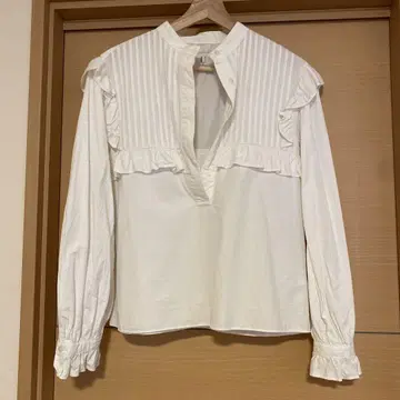 U by SPICK & SPAN 프릴이 달린 화이트 셔츠