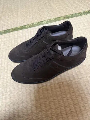 TOD'S 다크 브라운 스웨이드 신발