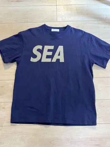 WIND AND SEA S/S 티셔츠 "Navy Sand" L 사이즈
