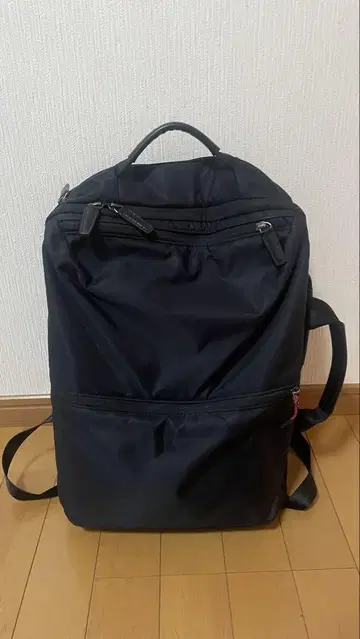심플 블랙 백팩