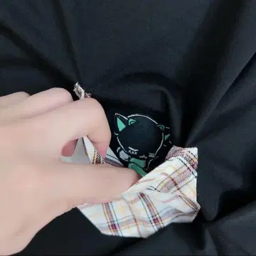 NieR 가슴 포켓 부착 블로킹 풀오버