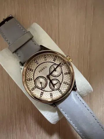 FOSSIL 그레이 가죽 아날로그 손목시계