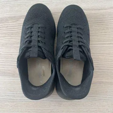 블랙 메쉬 스니커즈