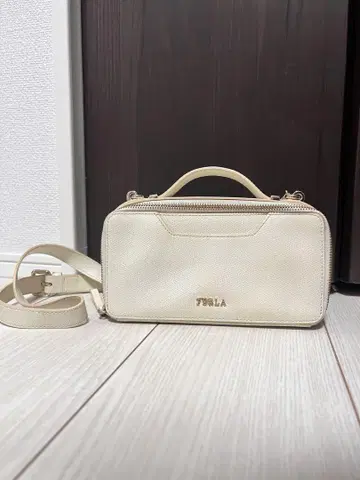 FURLA 훌라 가죽 2way 미니 숄더백 로고 금장 장식 화이트