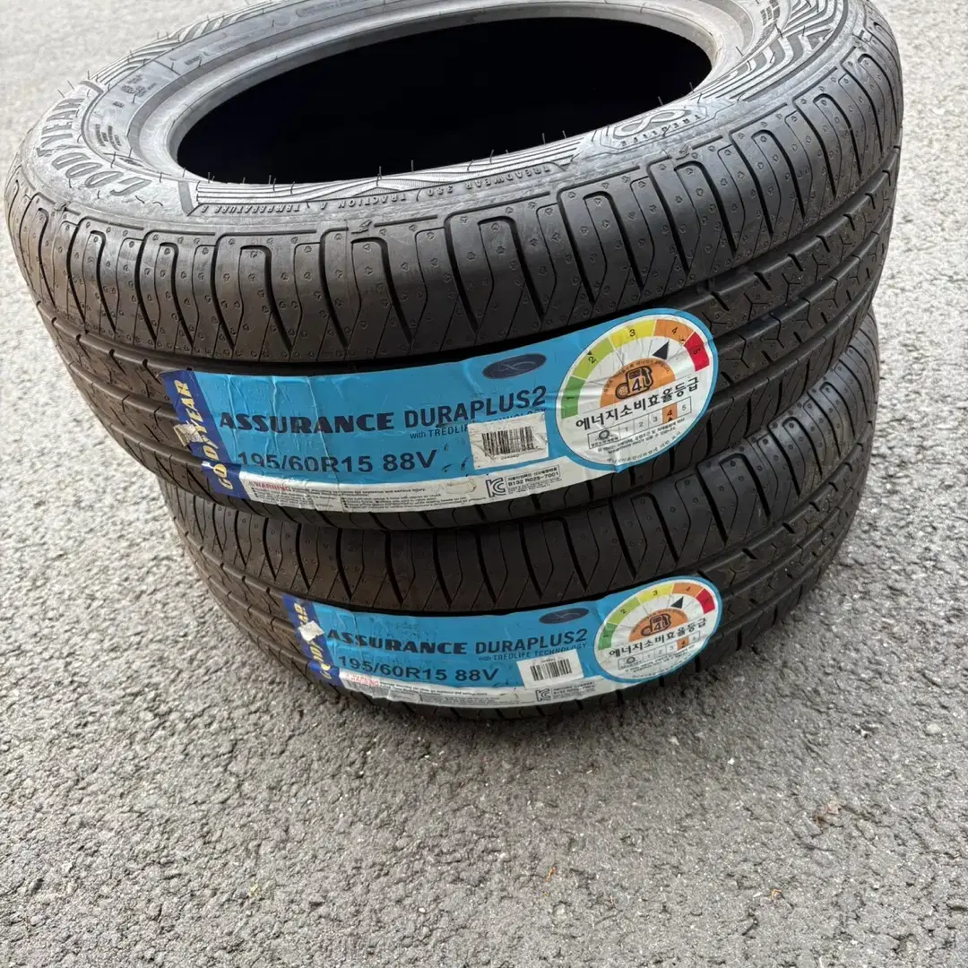 굿이어 타이어 195 60 15 21년도 이월타이어 저렴하게 판매합니다.
