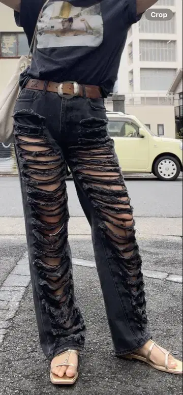 데미지 가공 블랙 데님 팬츠