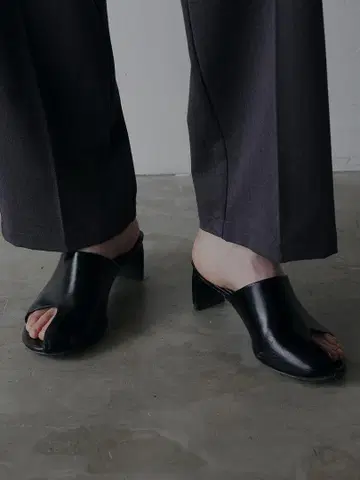 오픈토 샌들 블랙 골드