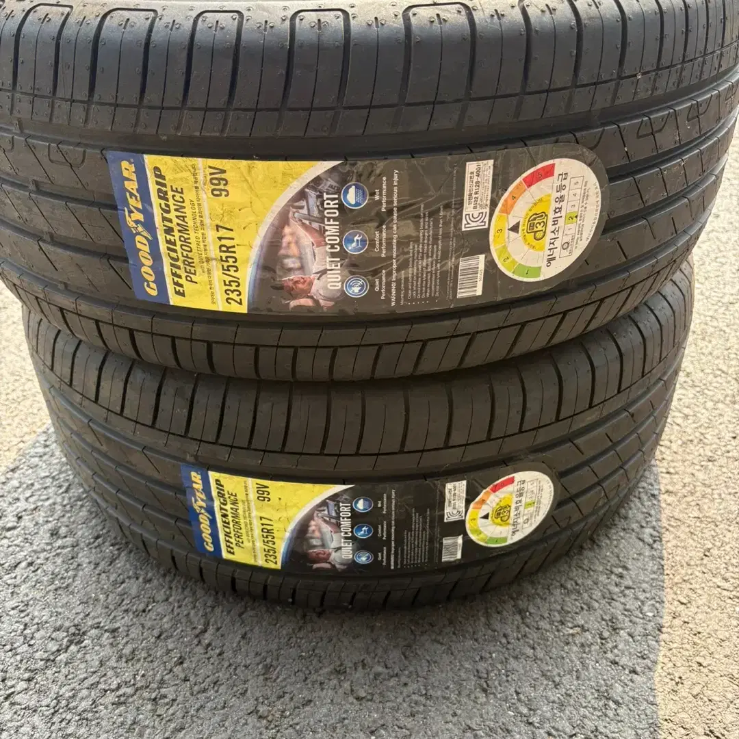 굿이어 타이어 2355517 22년도 이월타이어 저렴하게 판매합니다.