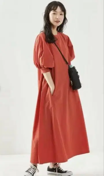 사우전드 마일 퍼프 슬리브 원피스
