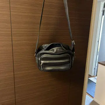ZAP 블랙 크로스 바디백