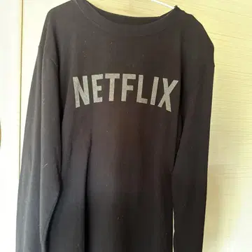 NETFLIX 로고 블랙 롱 슬리브 beams