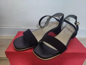 블랙 스웨이드 스트랩 샌들 힐 5cm