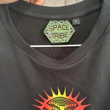 SPACE TRIBE 티셔츠 S 사이즈