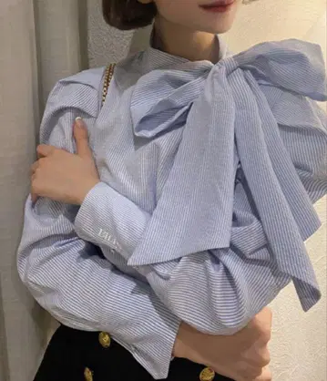 비비. 리본 소매 블라우스 블루