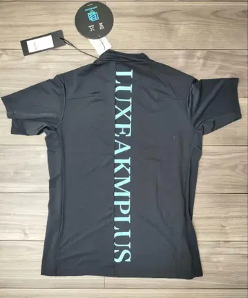 LUXEAKMPLUS 블랙 모크넥 티셔츠 M 사이즈