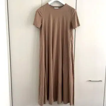 미사용 새상품 UNITED ARROWS 베이지 롱 원피스 반팔