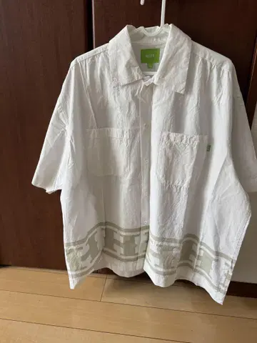 HUF 화이트 반팔 셔츠 L