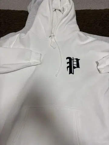 화이트 후드티 P PHATRNK