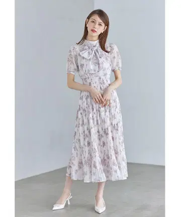 꽃무늬 리본 포함 반팔 원피스
