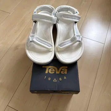 Teva 화이트 스포츠 샌들