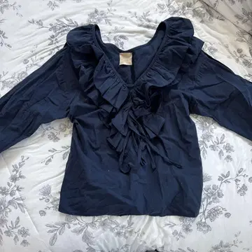 maisonmarble 프릴이 달린 네이비 긴팔 셔츠